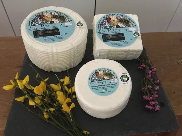 Queso fresco de cabra elaborado en Quesería La Patilla con leche cruda de cabra Verata